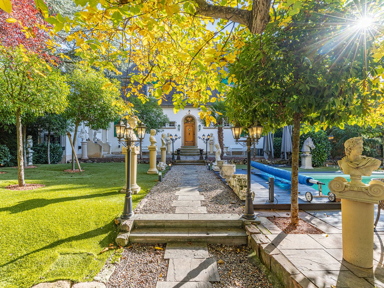 Außenbereich mit beheizbarem Pool _A6A7526-HDR.jpg