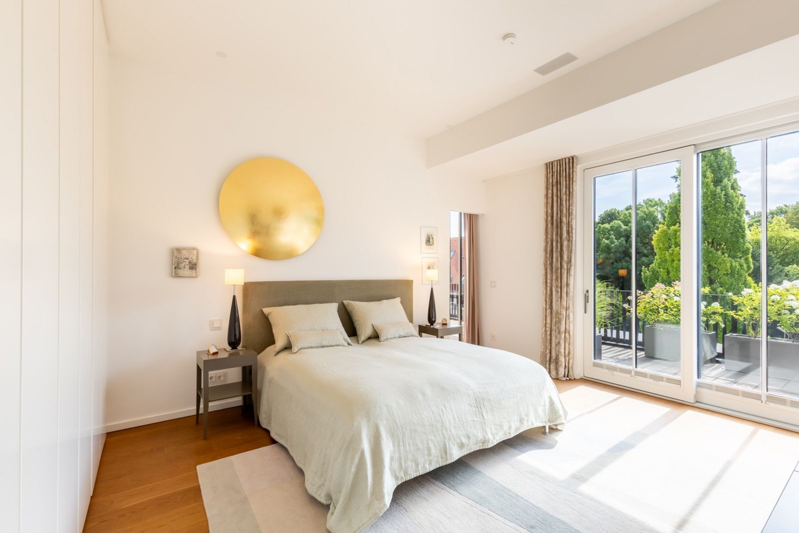 Schlafzimmer lichtdurchflutet ETW_3344_-_Schlafen.jpg