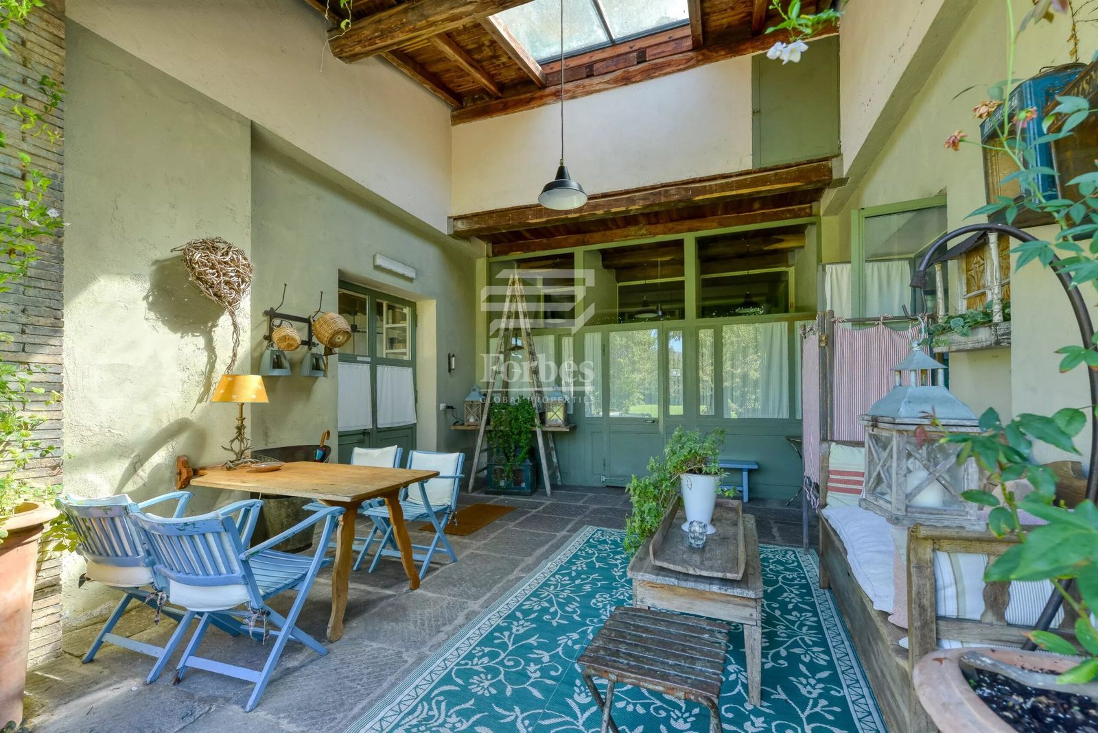 Rustikaler Wintergarten mit Holzelementen in sanften Grün- und Blautönen 94e60b0fc649db6539877c2b3d388a2b_d16fe46172_4096-original-scaled.jpg