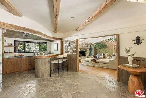 Küche mit Tresen, Durchgang zum Wohnzimmer 13153133c9aa880eb8befa5a53fde86el-m2137945932rd-w1280_h960.jpg