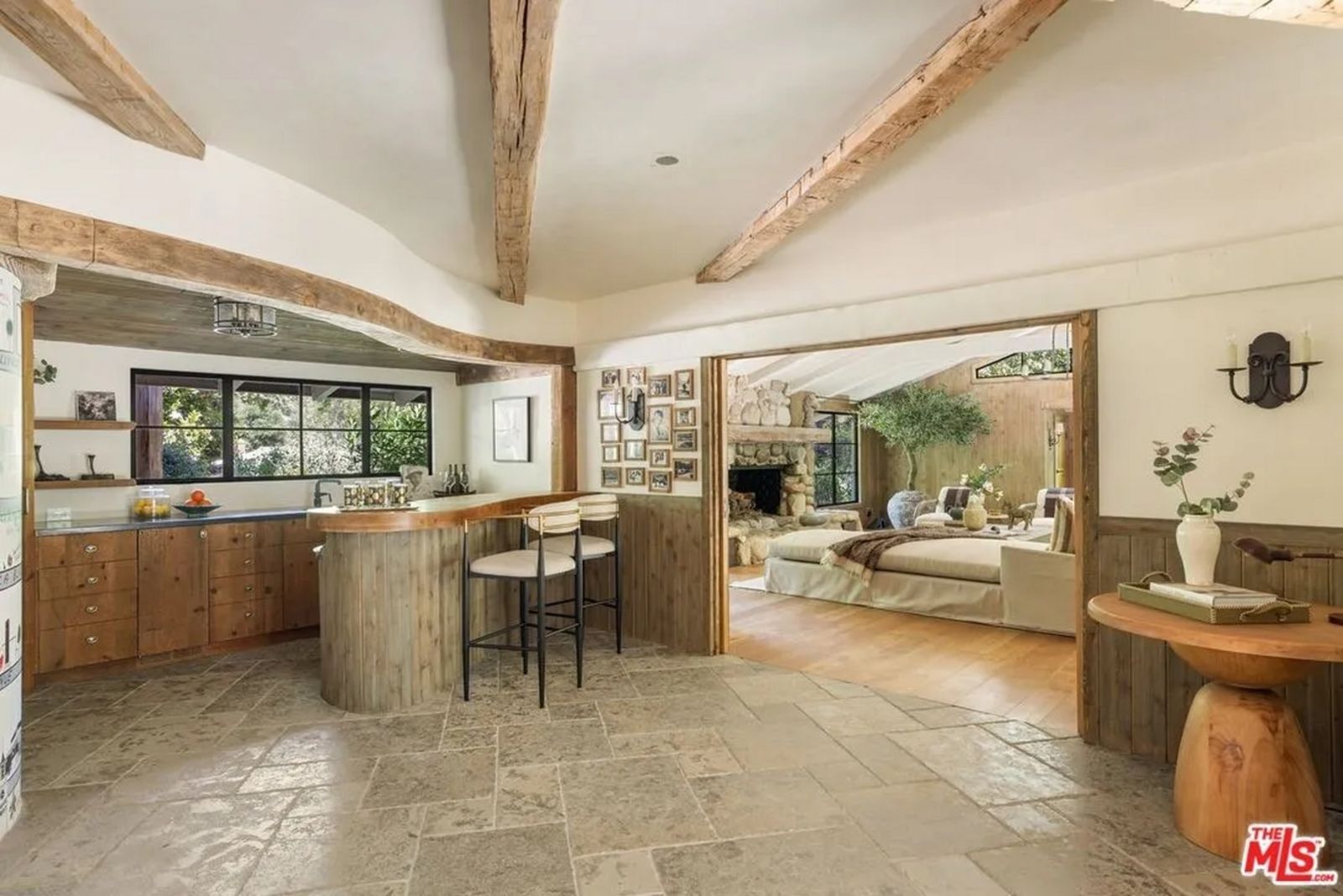 Küche mit Tresen, Durchgang zum Wohnzimmer 13153133c9aa880eb8befa5a53fde86el-m2137945932rd-w1280_h960.jpg