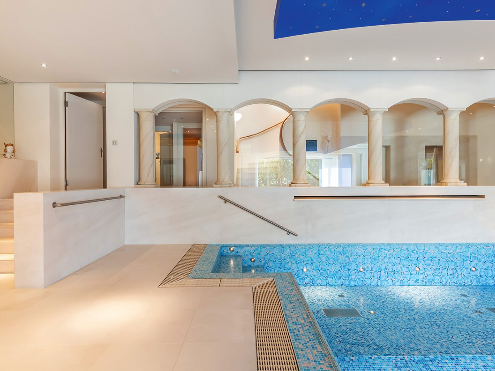 Spa-Bereich mit Innenpool 9D8A3272.jpg