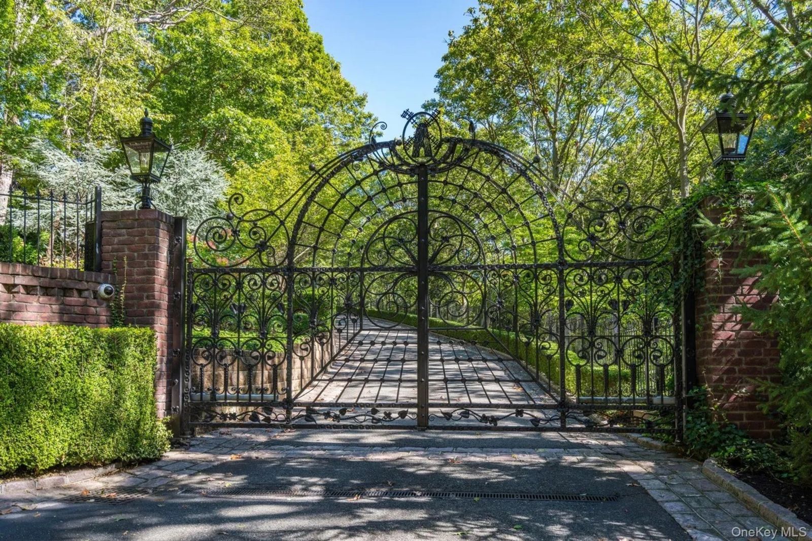 Großes Gartenschloss 85e2c315594c52753ab610f591889bbal-m3557337573rd-w1280_h960.jpeg