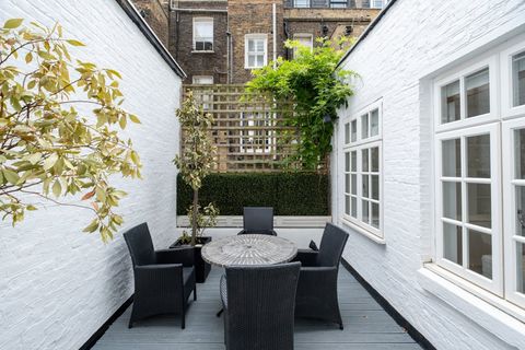 Dachterrasse mit Sitzecke und kleinem runden Tisch 6jpg.jpeg