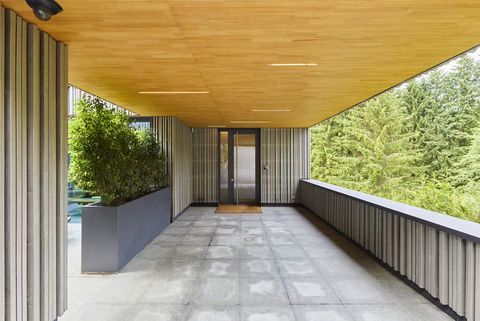 Balkon mit Durchgang zur Terrasse 6original.jpg