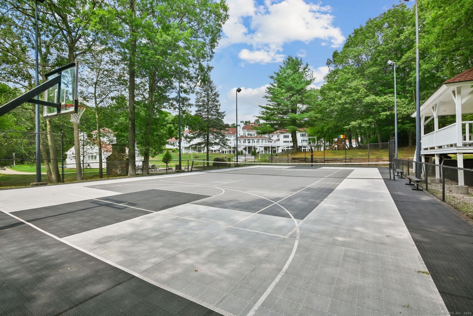 Basketballplatz HD_1756313491446_120_web_or_mls_50_poplar_hill_dr.JPEG