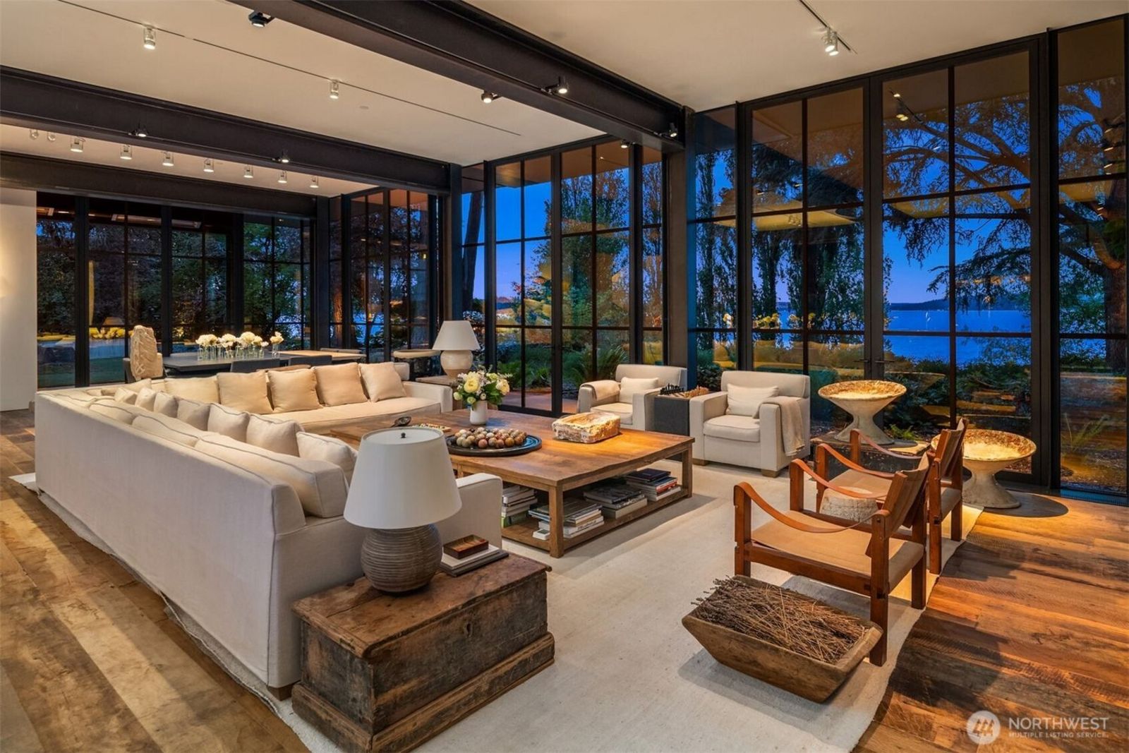 Wohnzimmer in der Dämerung 1500x1000j.jpeg