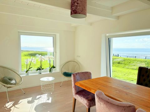 Essecke mit Blick über Wiesen und Wasser PastedGraphic-6.jpg