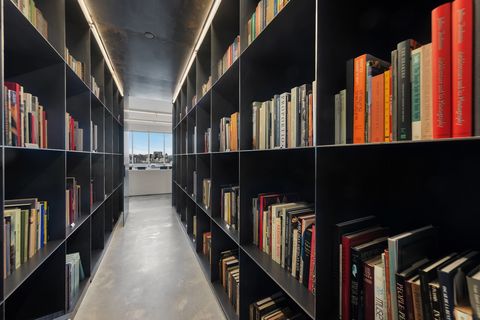 Bibliothek Calvin_Klein_Penthouse_in_New_York_City__c__Anton_Brookes___H5_Photography__8_.jpg
