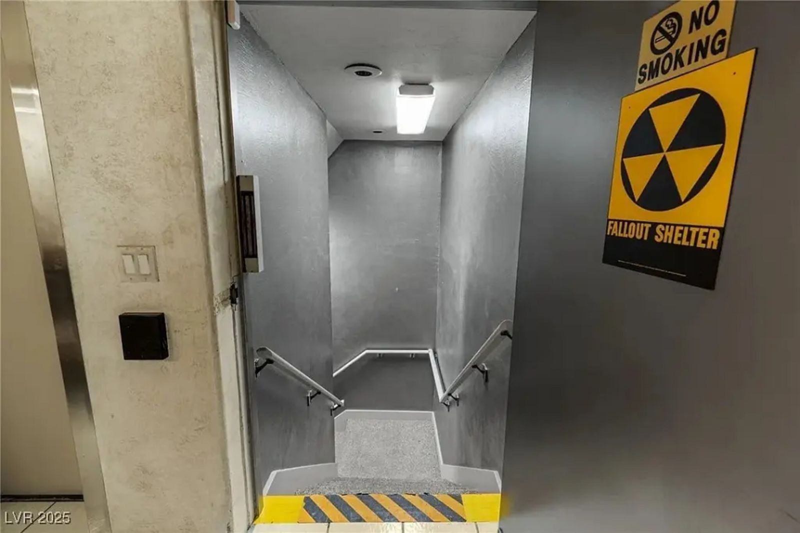 Treppe zum Bunkerkeller lv2.jpg.jpg