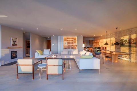 Wohnzimmer mit Sonnenlicht 7cb60879-8a8c-4b87-a9ce-58d51e885d6b-0.jpg