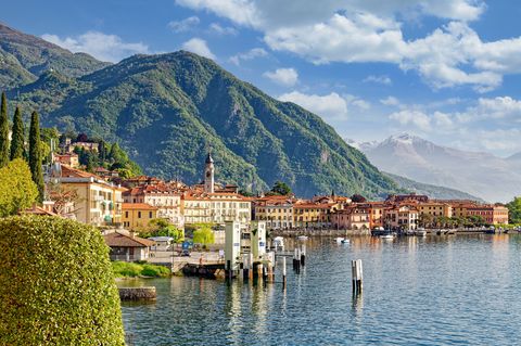Lombardei malerisches Dorf am See mit Bergen im Hintergrund AdobeStock_432306696_travelpeter.jpeg