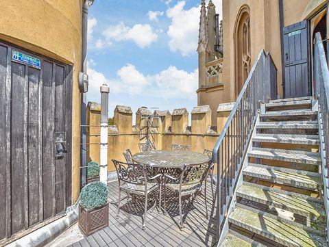 Dachterrasse mittlere Ebene mit Zugang zum Turm Fine_Country3.jpg