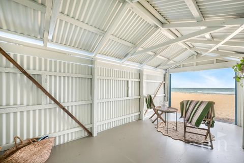 Blick vom Wohnzimmer auf Meer und Strand. 2020482416_6_1_251211_023309-w1200-h799.jpeg