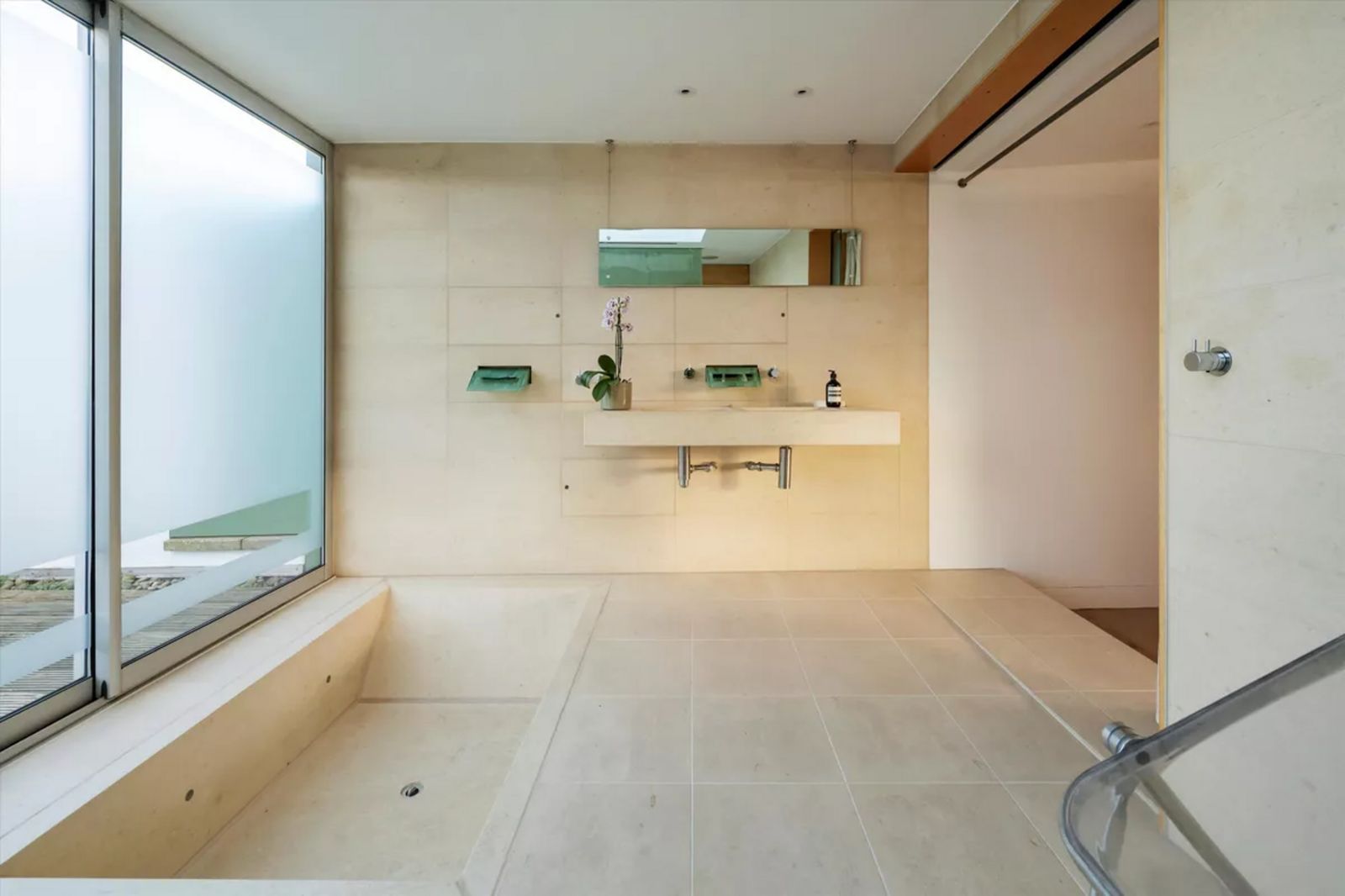 Badezimmer von Badewanne aus gesehen ae3c664e-9572-4c48-9dce-b40816a180ac-0.jpg