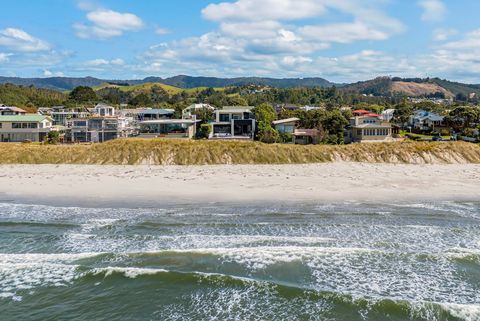 Hausreihe – vom Strand aus fotografiert, alle Nachbarhäuser sichtbar. 1900xxsxm8.jpeg