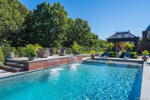 Swimmingpool von der Terrasse aus mit Poolhaus und Bäumen im Hintergrund 85e2c315594c52753ab610f591889bbal-m563899050rd-w1280_h960.jpeg