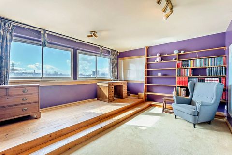 Arbeitszimmer mit Blick auf die Themse, lila Wände, Holzpodest 1660x1110_ISL240001_85.jpg