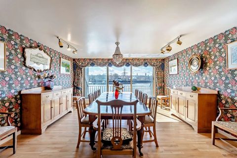 Esszimmer mit langem Holztisch und Blick auf Themse 1660x1110_ISL240001_57.jpg