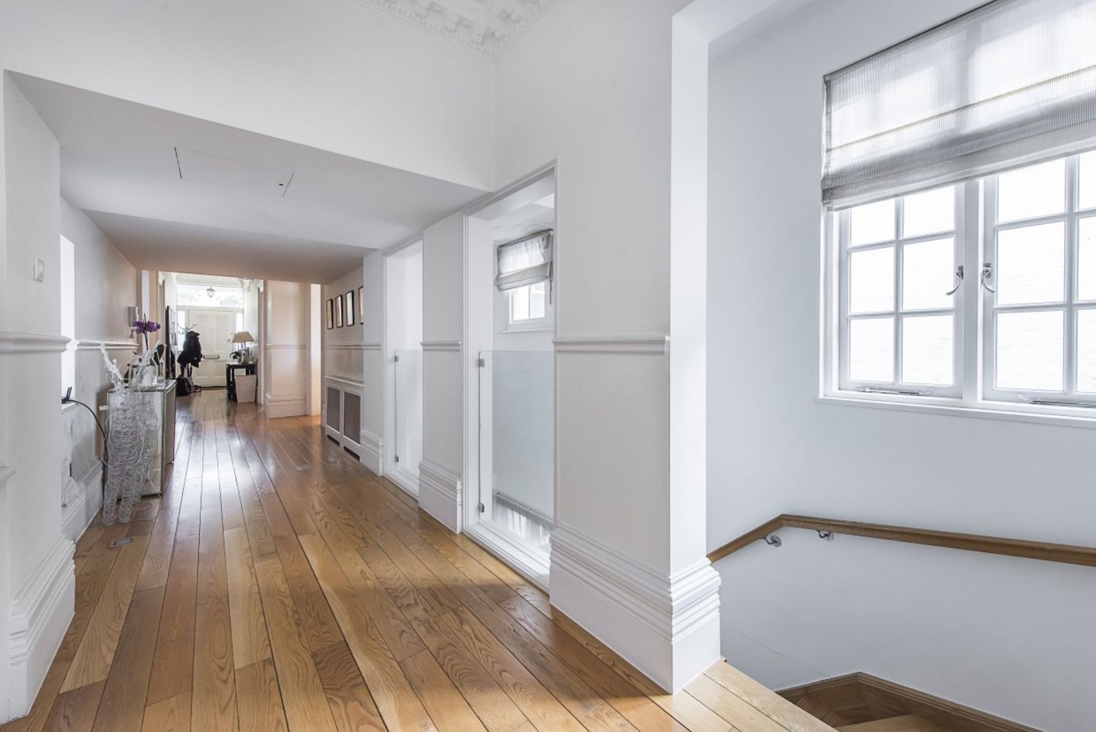 langer Flur mit Holzdielen 8jpg.jpeg