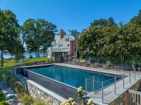 Hoher Swimmingpool auf der Gartenseite imagereader8.jpg