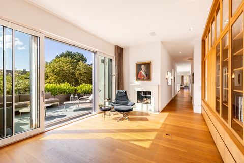 Bibliothek mit bodentiefer Fensterfront zum Balkon ETW_3344_-_Bibliothek_1.jpg