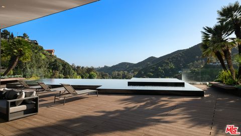 Pool origin_Kiss6.jpg