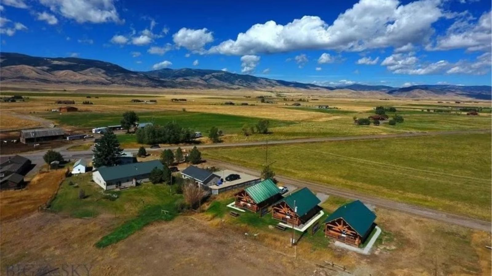 Drohnenaufnahme der Kleinstadt Pray in Montana 1542f34cfc3c43408e8a9220a83ae20dw-c2286928848srd-w925_q80.jpeg