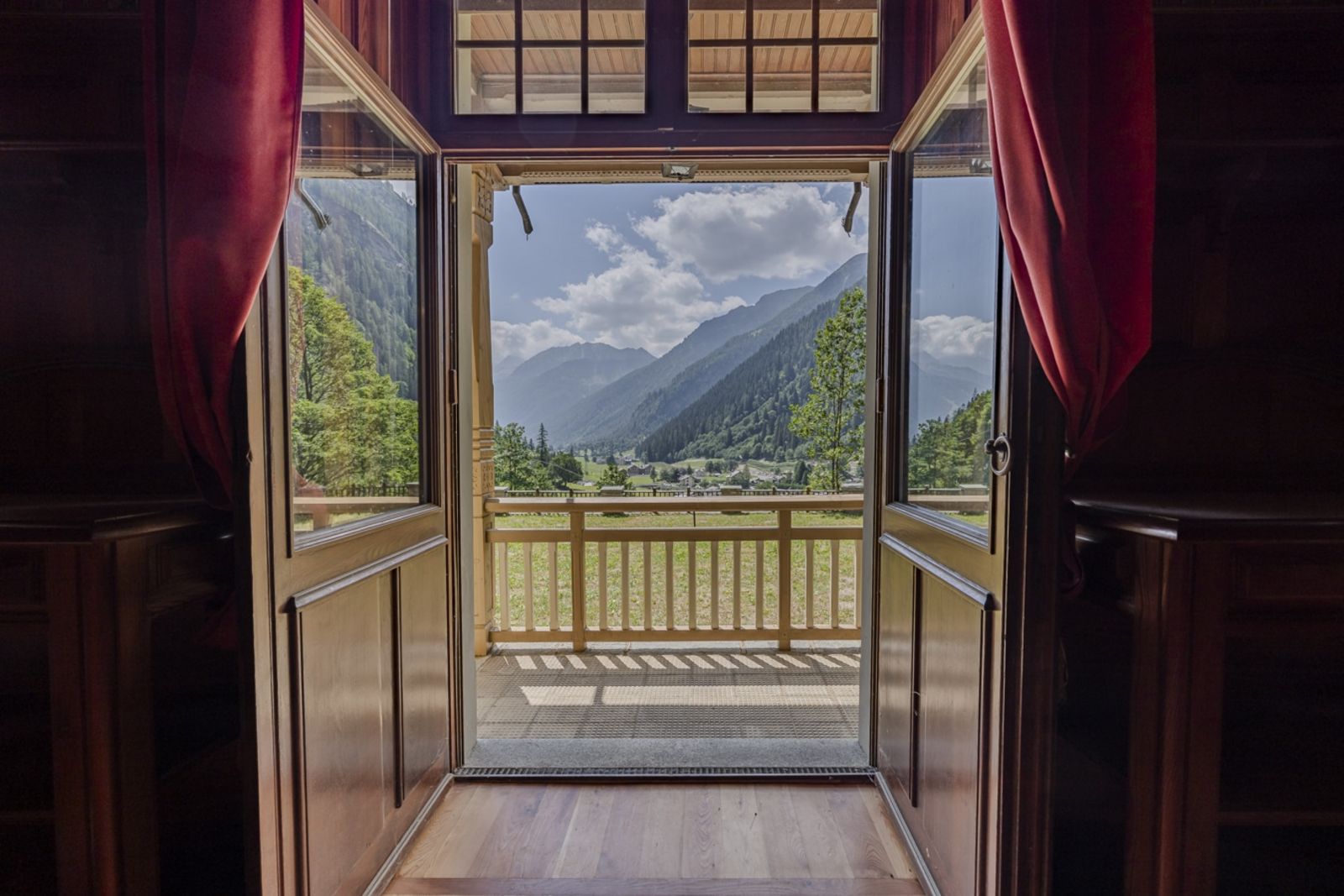  Villa_Laubenò_im_Aostatal__c__Andrea_Dal_Prato_Engel___Völkers_Valle_d_Aosta__8_.jpg