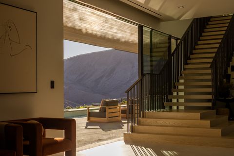 Moderne Holztreppe neben der Poolterrasse Chisel_Crest_Final_-_MLS-3.jpg