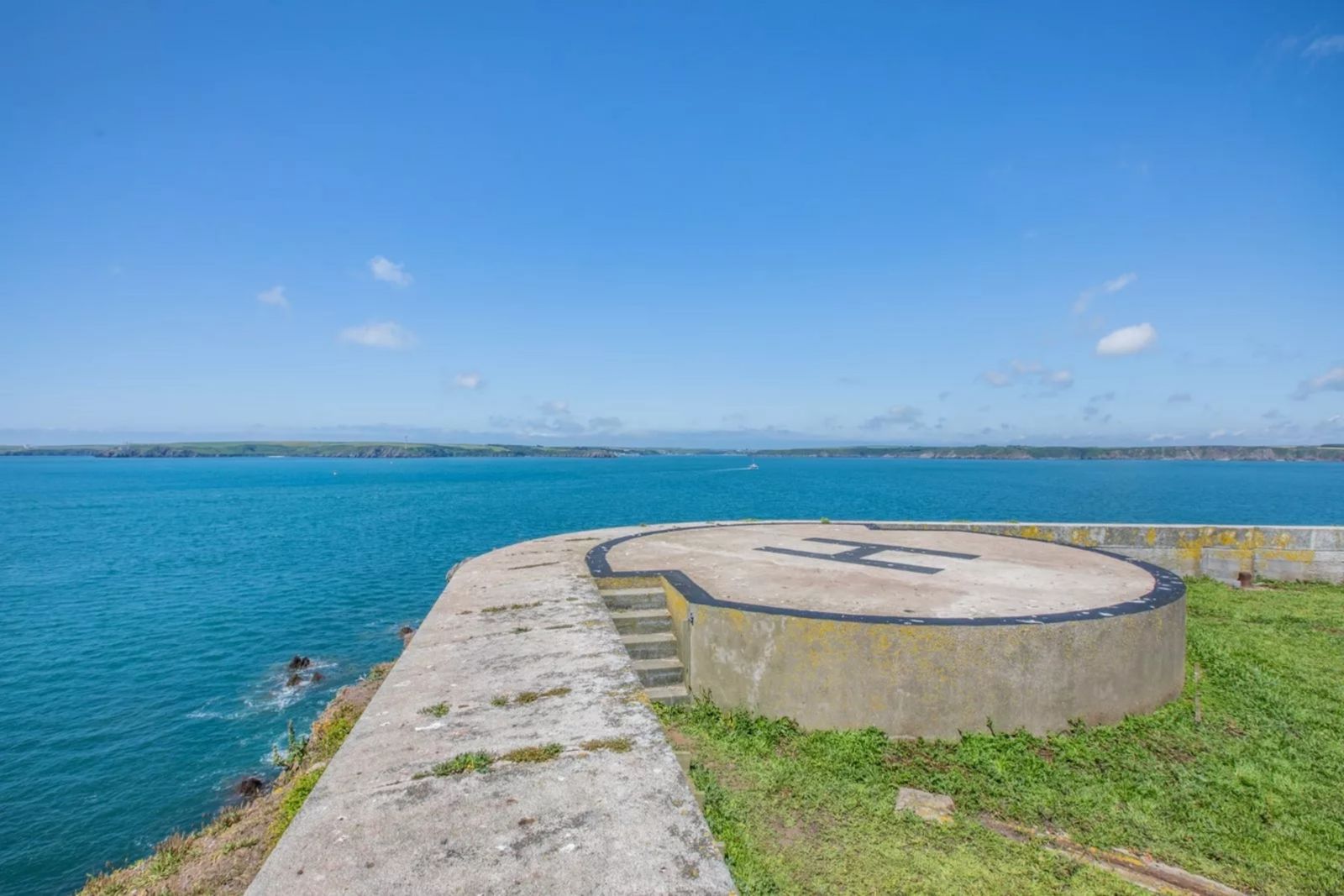 eigener Hubschrauberlandeplatz 1660x1110_LON230071_18.jpg