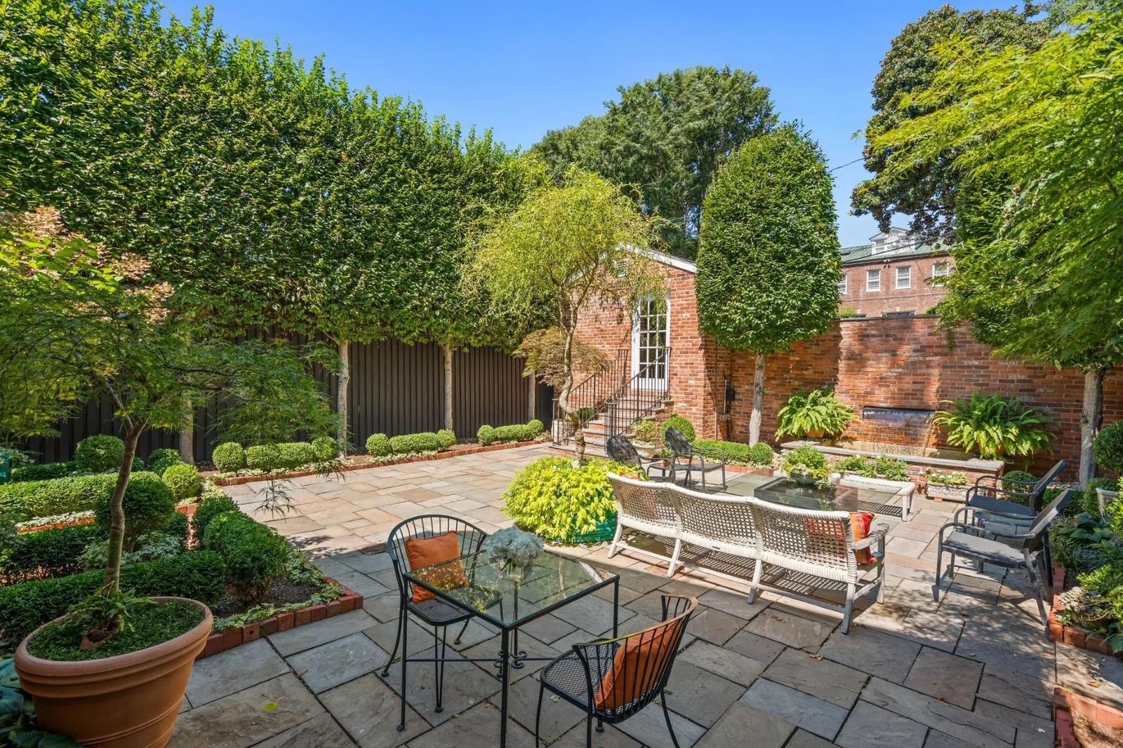 Bohemische Steinterrasse mit gemütlicher Gartensitzecke imagereader7_Kopie_2.jpeg