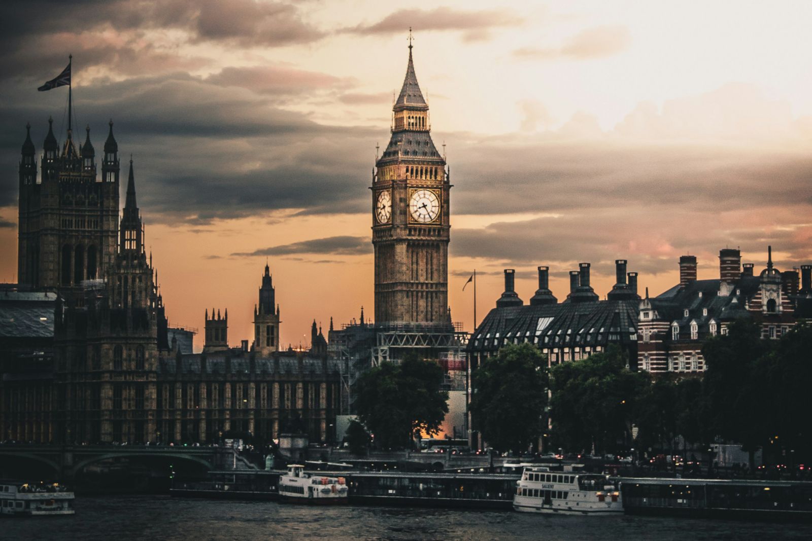 luke-stackpoole-mOEqOtmuPG8-unsplash_London-quer.jpg