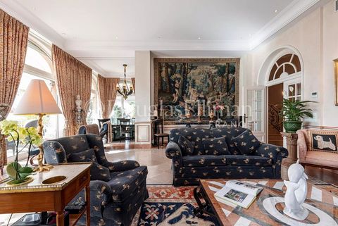 Wohnzimmer im antik-romantischen Stil mit Marmorboden 1900xxs6.jpeg