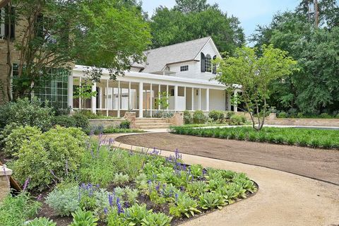 Blick über die Beete zum Haus image-1113872-1747784408.jpg