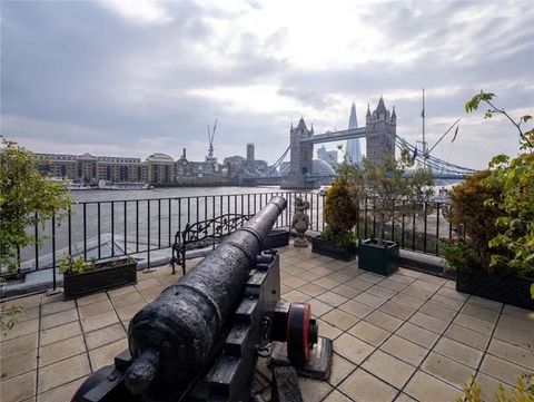 Terrasse mit Blick auf den Fluss und Towerbridge CHA240006_18.jpeg