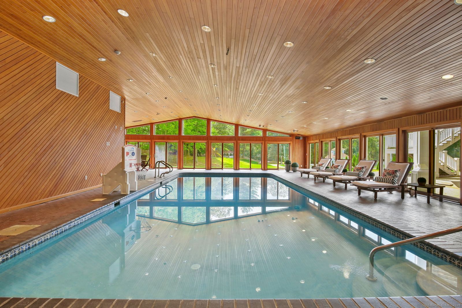 Schwimmbad HD_1756312570786_99_web_or_mls_50_poplar_hill_dr.JPEG