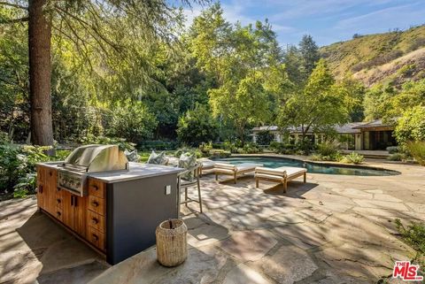 Terrasse mit Grillanlage 13153133c9aa880eb8befa5a53fde86el-m1300971737rd-w1280_h960.jpg