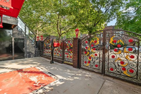 bunt-gusseisernes Einfahrtstor 28_28-07_36th_Ave-Front_A.jpeg
