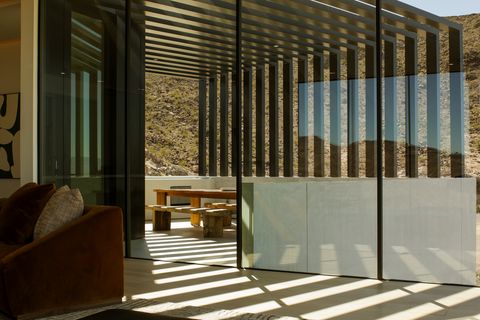 Moderner Wintergarten mit Blick auf die Wüste Chisel_Crest_Final__WEP_-_MLS-80.jpg