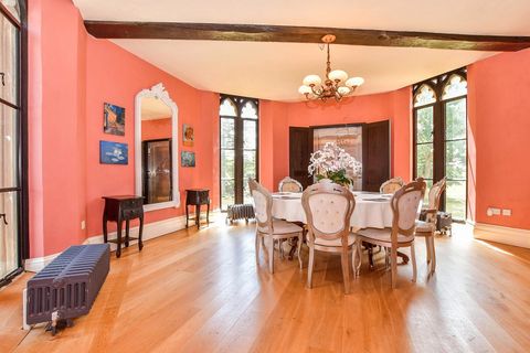 Esszimmer im Turm in Koallenfarben Fine_Country2.jpg