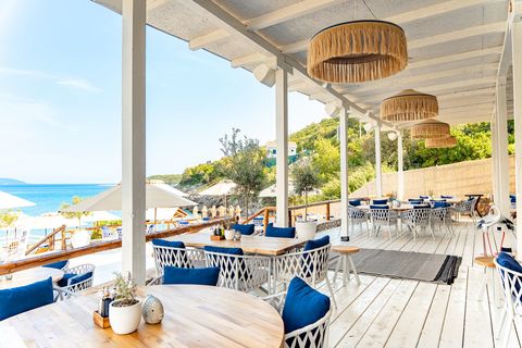 Esstische auf Veranda 54222330399_2b04991e01_o.jpg