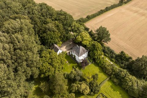 Luftaufnahme des Anwesens, links Wald, rechts Felder Grass-67.jpg