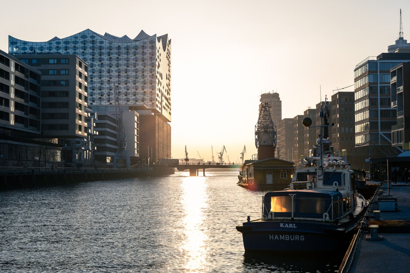2026_03_21_Hafencity_Becken_Sunset_Kopie.jpg