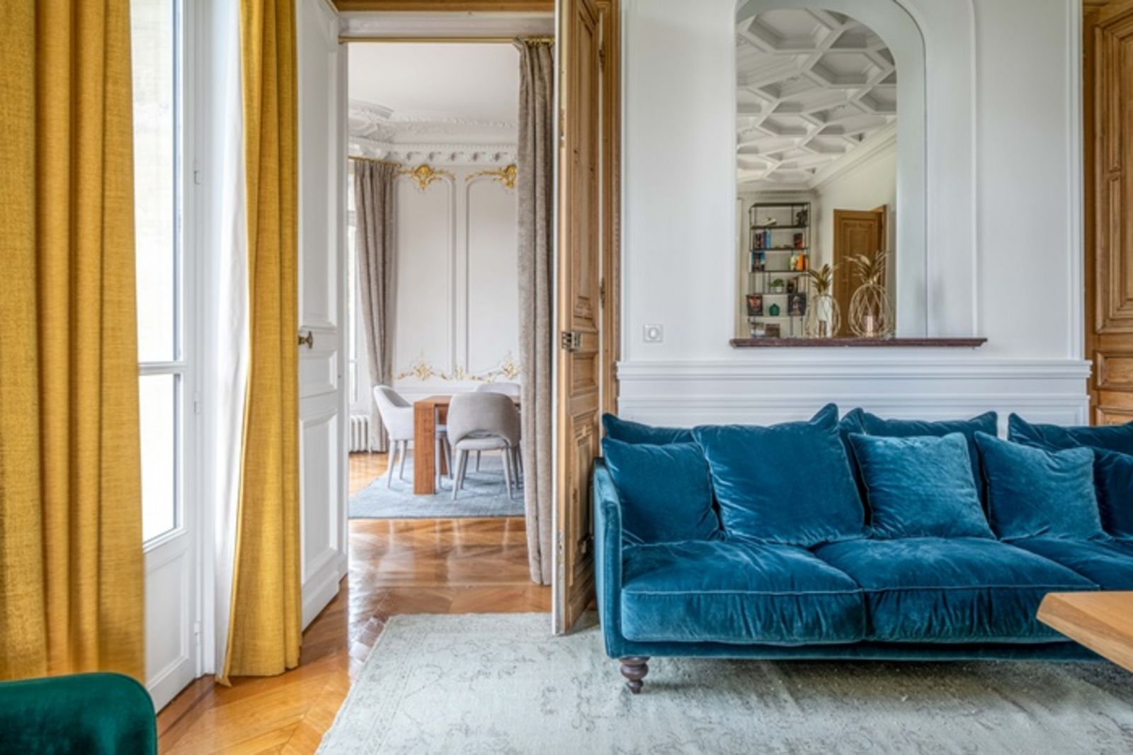 Wohnzimmer mit Blick zum hinteren Esszimmer JUq2xMgAjAwsqKHu.jpg