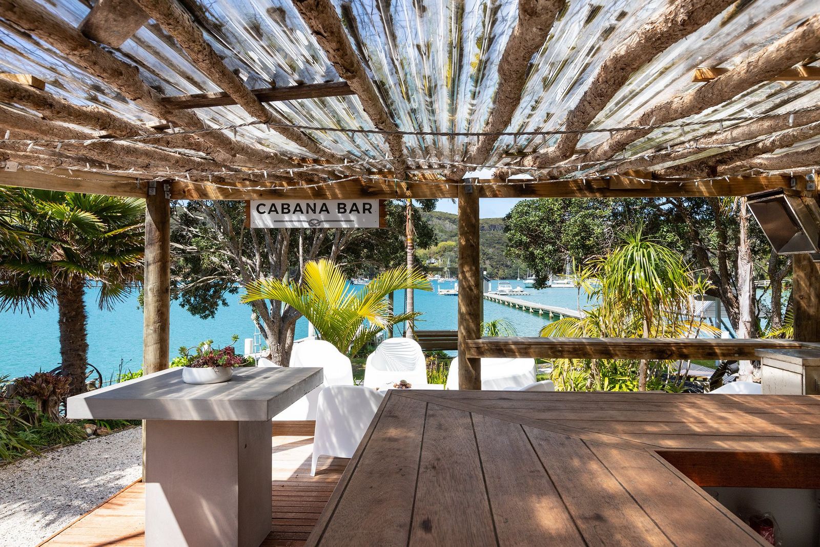 Bar draußen mit Holz/Plexiglas-Dach 1900xxs7.jpeg