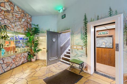 Blick zum Aufgang 10-web-or-mls-3970-Spencer-St-109.jpg