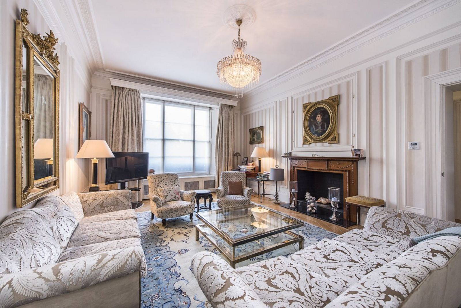 Wohnzimmer mit Kamin 2jpg.jpeg