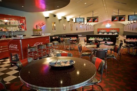 Bowlingbahn mit Bar 1388237-13.jpgx.jpg