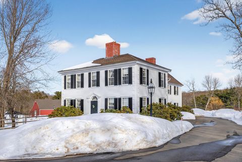 Schneebedeckte Häuser und Garagen, aus der Luft gesehen. 8f9c0c7ee58de7defca5339d592687c6-76.jpg